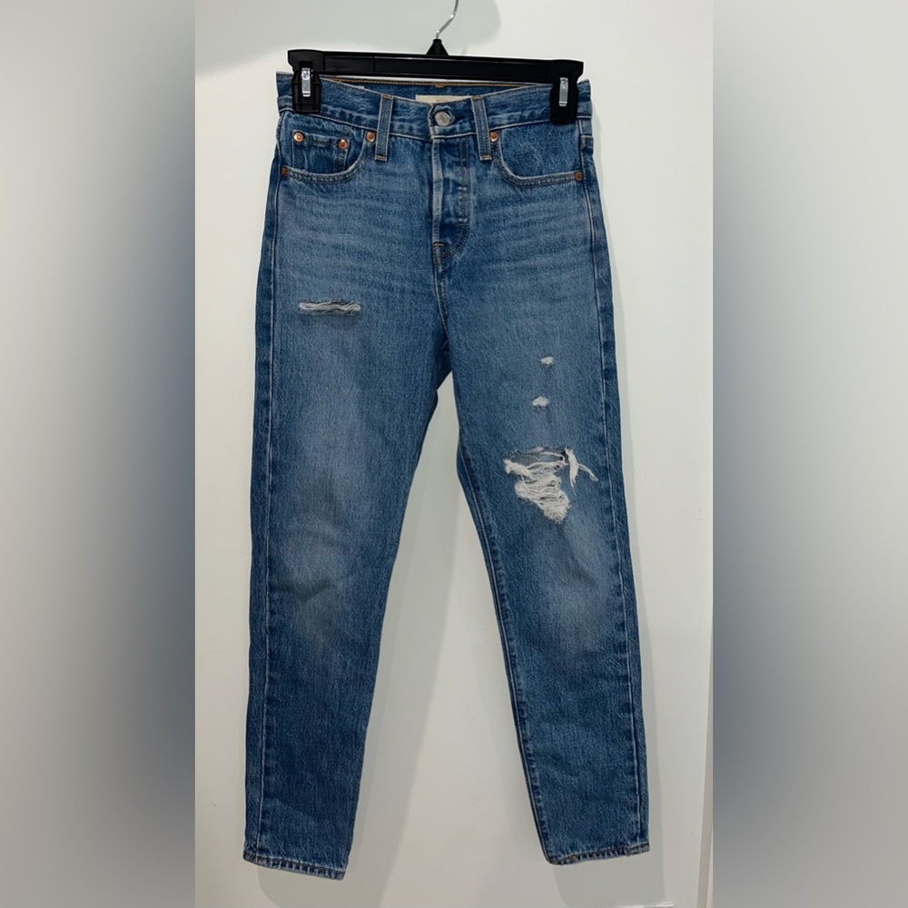 Levi’s Premium Wedgie Ripped Jeans Size W23